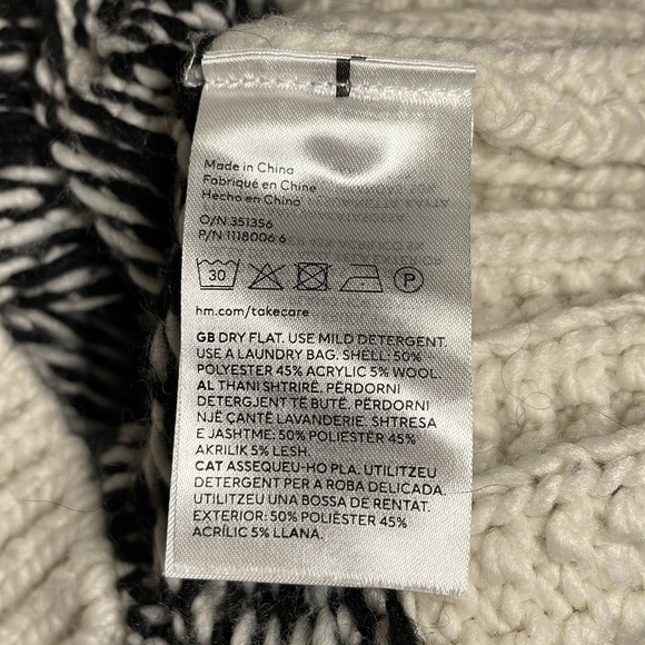 H&M Chunky Knit Fair Isle Cropped Sweater CREAM W/ BLACK ACCENTS / MEDIUM - Picture 11 of 11